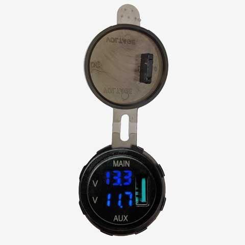 Dual Voltmeter with 3.0 Amp USB Fast Charger - Lightforce