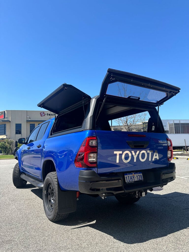 M4C-Rhinoman-Canopies-Hilux-02