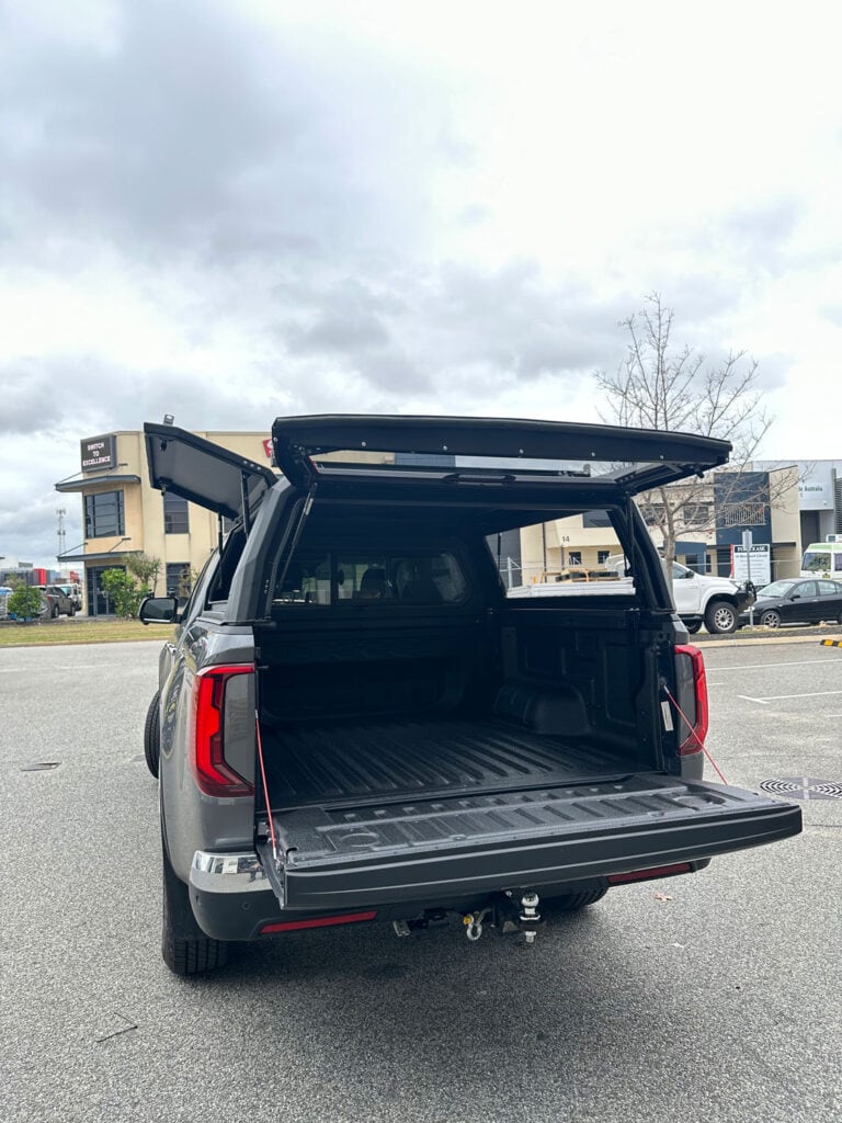 M4C-Rhinoman-Canopies-VW-Amarok-02